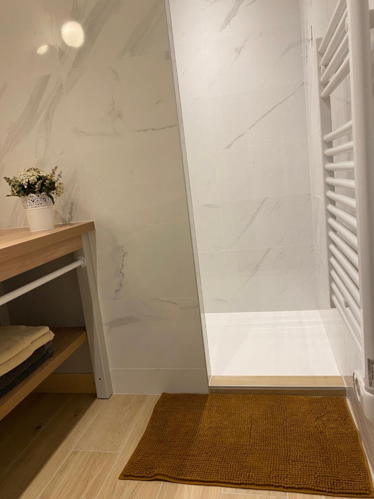 Maison M, Chambre Privee Acces Jardin Piscine Et Jacuzzi Pres De La Rochelle Λα Ροσέλ Δωμάτιο φωτογραφία