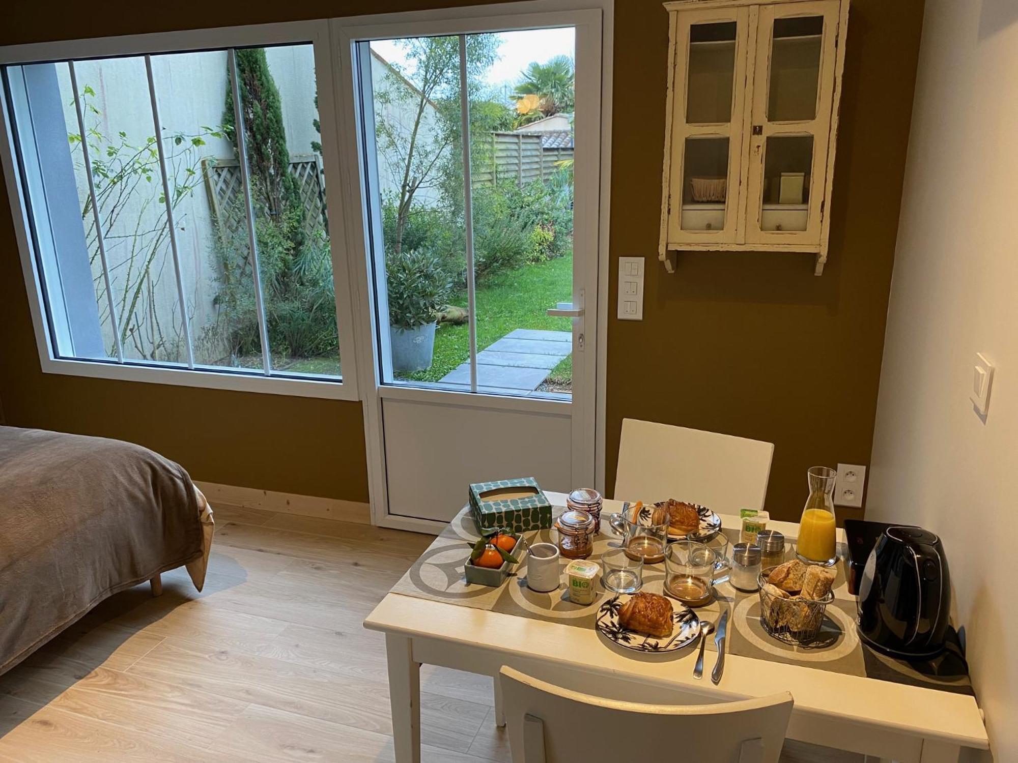 Maison M, Chambre Privee Acces Jardin Piscine Et Jacuzzi Pres De La Rochelle Λα Ροσέλ Δωμάτιο φωτογραφία